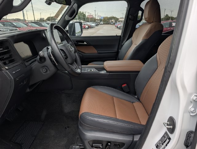 Used 2025 Lexus GX 550 w/ Accessory Package (2T) AWD/4WD image 26