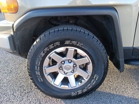 Used 2014 Toyota FJ Cruiser 4WD image 10