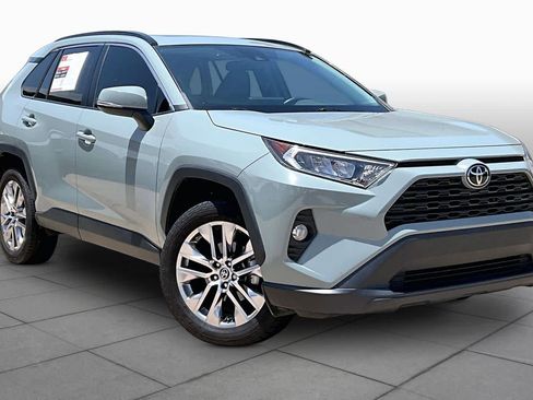 Used 2021 Toyota RAV4 XLE Premium FWD image 3