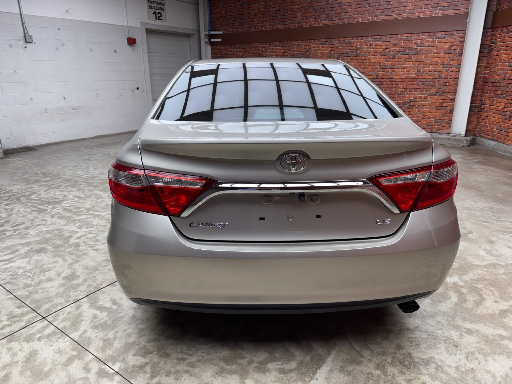 Used 2015 Toyota Camry LE FWD image 4