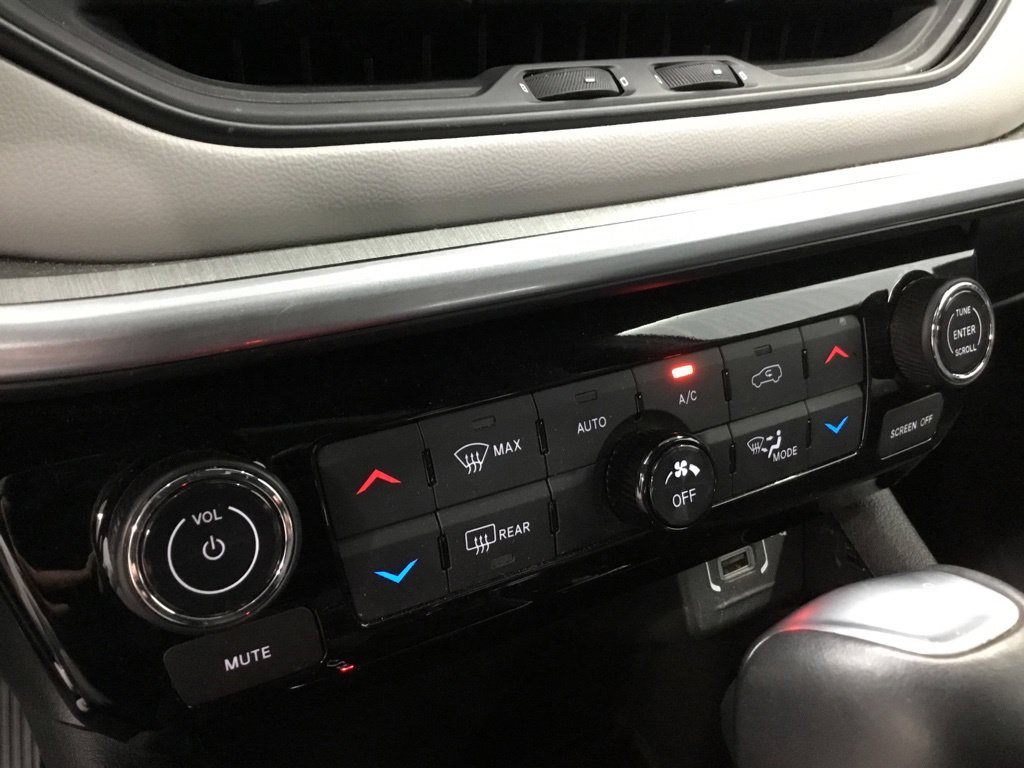 Used 2025 Jeep Compass Limited AWD/4WD image 19
