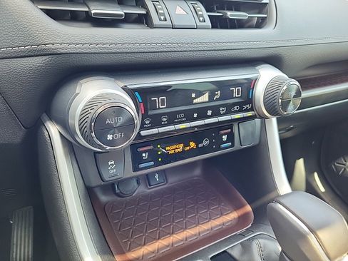 Used 2022 Toyota RAV4 Limited image 23