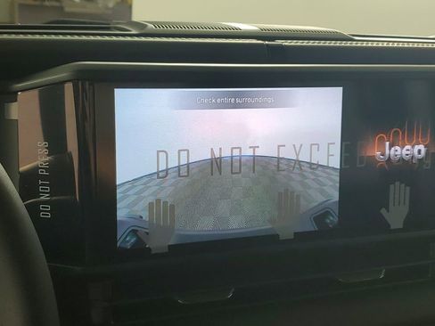 New 2025 Jeep Gladiator Sport image 17