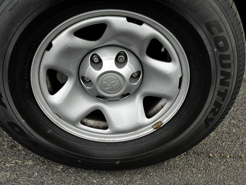 Used 2021 Toyota Tacoma SR5 image 11