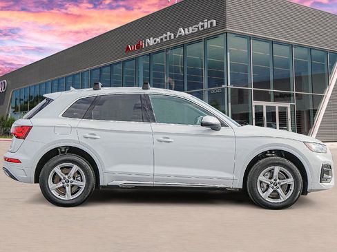 Used 2023 Audi Q5 2.0T Premium w/ Convenience Package image 3