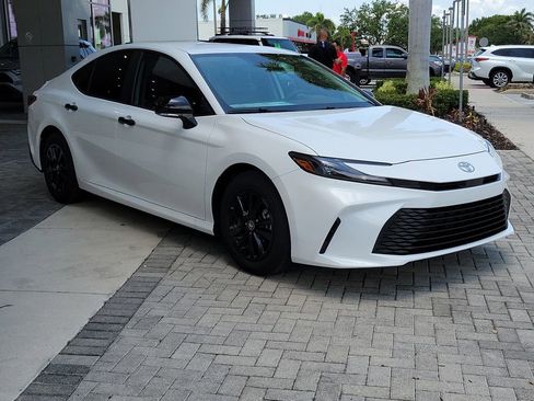 New 2025 Toyota Camry LE w/ Convenience Package image 4