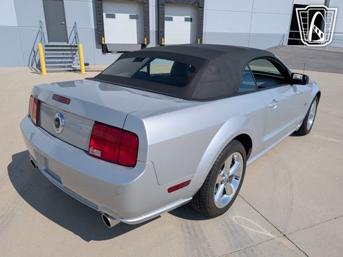 Used 2005 Ford Mustang GT image 24
