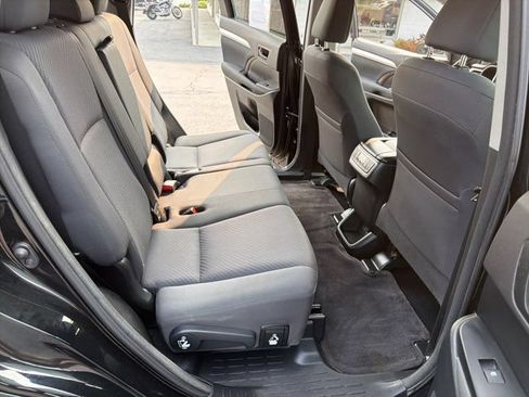 Used 2016 Toyota Highlander LE FWD image 25