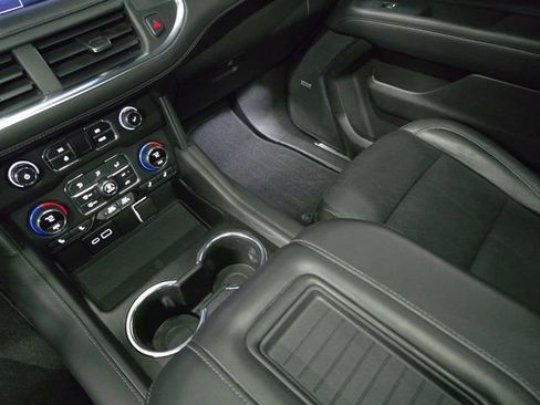 Used 2021 Chevrolet Suburban LT image 25