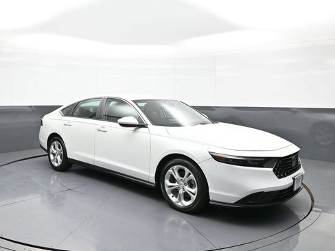 Certified 2023 Honda Accord LX image 4