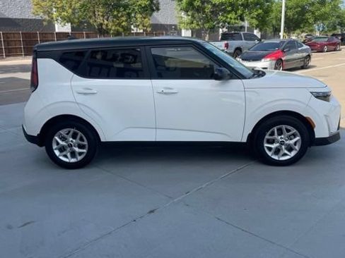 Used 2025 Kia Soul S FWD image 4