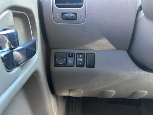 Used 2009 Nissan Pathfinder SE w/ Premium Pkg image 10