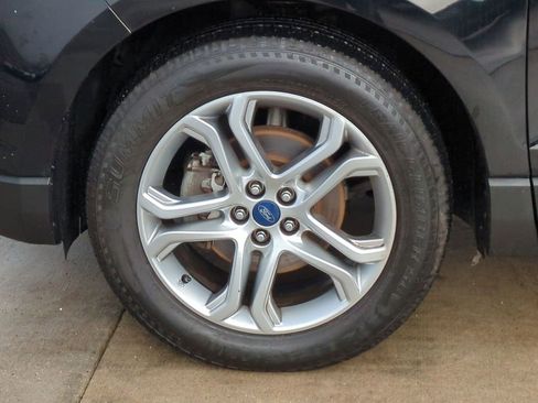 Used 2018 Ford Edge Titanium image 14