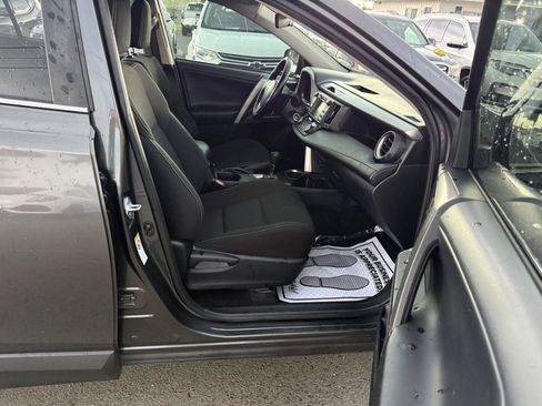Used 2017 Toyota RAV4 XLE FWD image 13