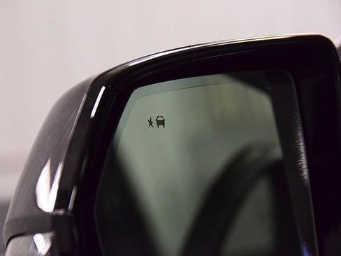 Used 2024 GMC Yukon Denali image 13