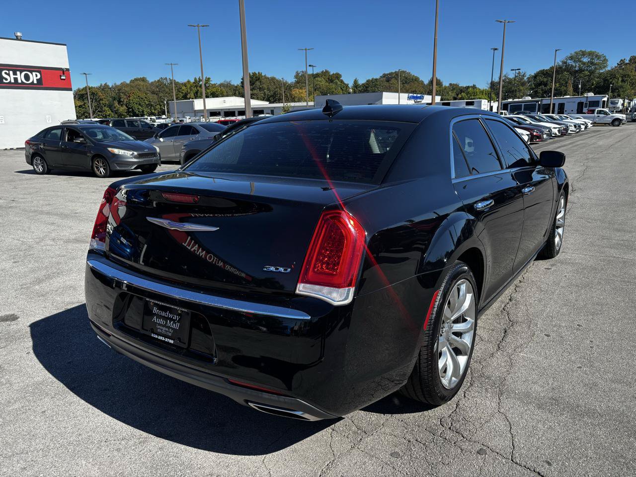 Used 2019 Chrysler 300 Limited RWD image 3