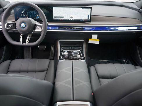 Used 2025 BMW i7 xDrive60 AWD/4WD image 14