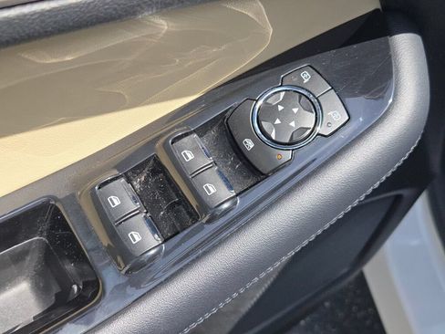 Used 2018 Ford Edge SEL w/ Equipment Group 201A AWD/4WD image 19