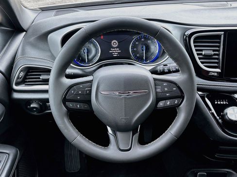 Certified 2023 Chrysler Pacifica Touring-L w/ S Appearance Package AWD/4WD image 18