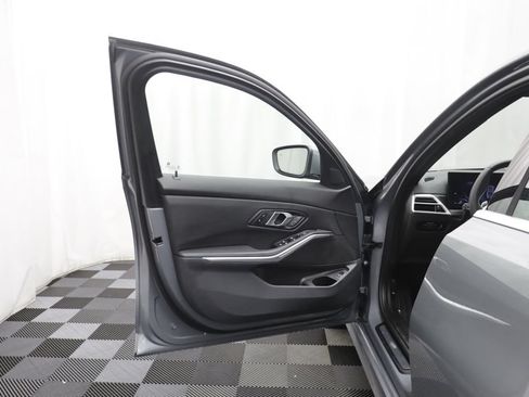 Used 2025 BMW 330i xDrive Sedan AWD/4WD image 4