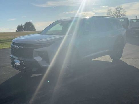 Used 2024 Chevrolet Traverse RS w/ LPO, Floor Liner Package image 7