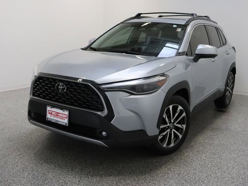 Used 2023 Toyota Corolla Cross XLE w/ Convenience Package FWD image 2