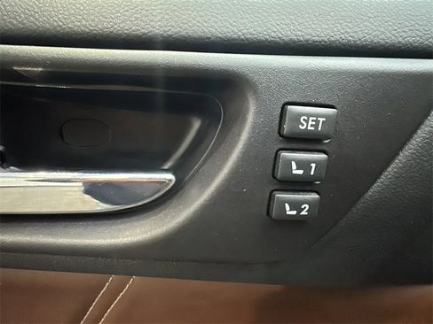 Used 2017 Subaru Outback 2.5i Touring image 11