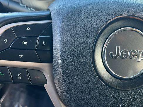 Used 2018 Jeep Cherokee Latitude w/ Altitude Package image 19