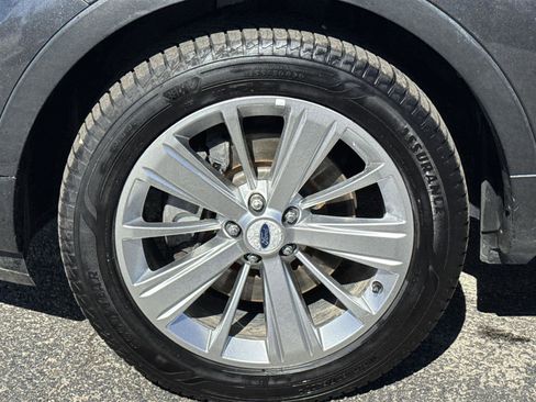 Used 2019 Ford Explorer Limited w/ Class III Trailer Tow Package image 11