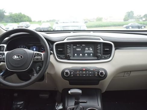 Used 2019 Kia Sorento FWD image 31