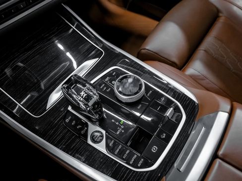 Used 2022 BMW X7 M50i w/ Executive Package image 30