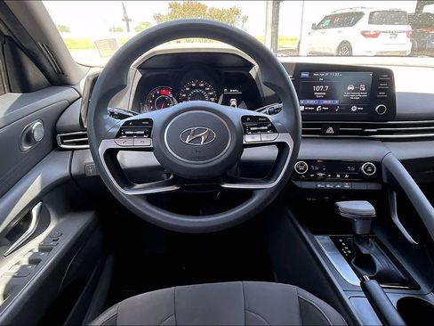 Used 2022 Hyundai Elantra SEL FWD image 11