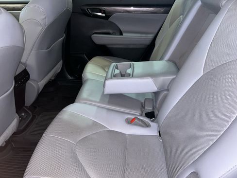 Used 2020 Toyota Highlander Limited AWD/4WD image 5