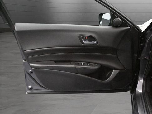 Used 2018 Acura ILX w/ AcuraWatch Plus Package image 10