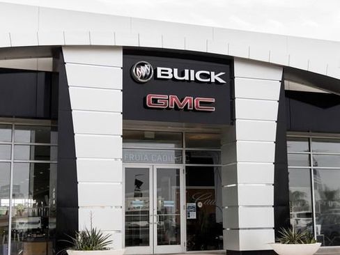 Used 2023 GMC Yukon AT4 image 3