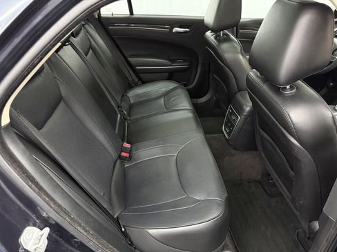 Used 2017 Chrysler 300 C RWD image 9