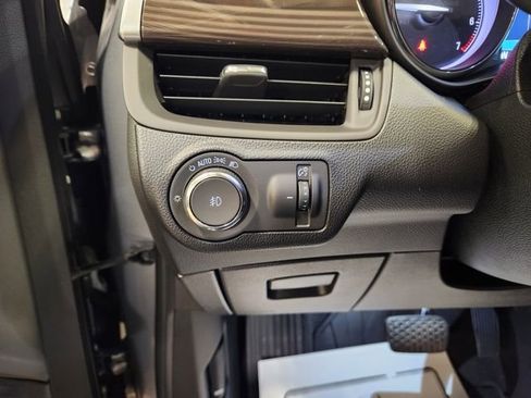 Used 2019 Buick Envision Essence image 19