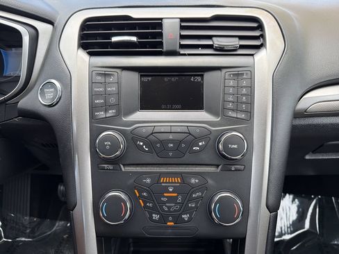 Used 2018 Ford Fusion S FWD image 19