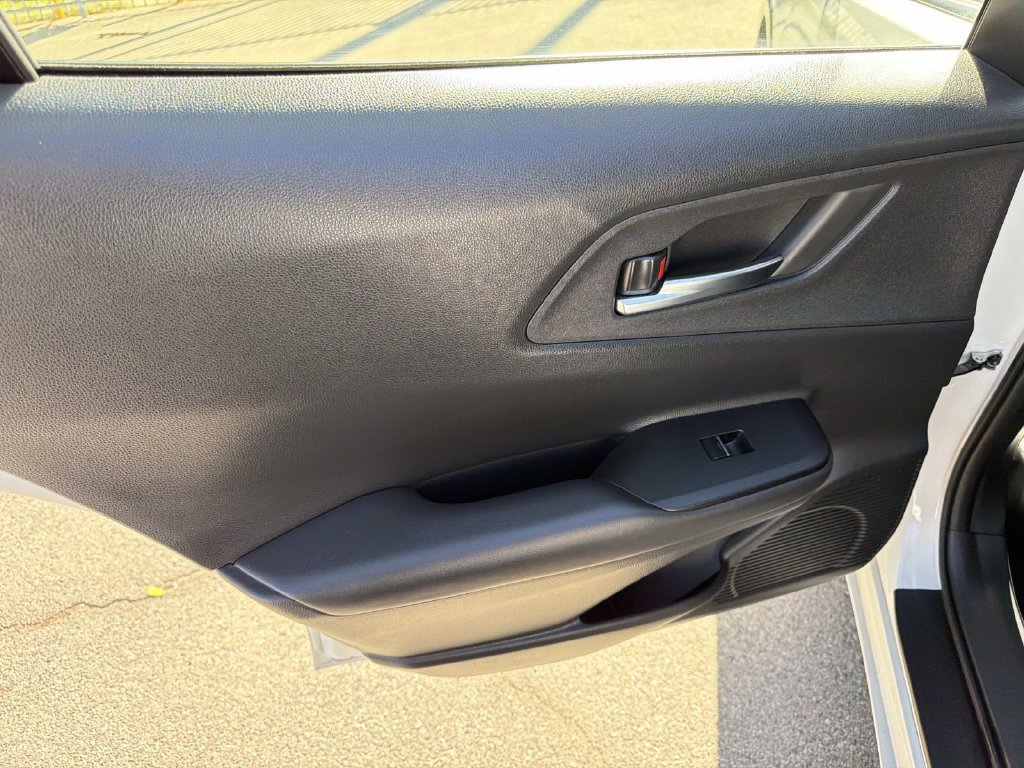 Used 2025 Toyota Prius FWD image 9