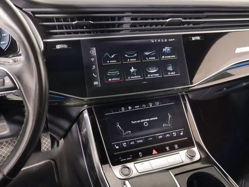 Used 2021 Audi Q8 Prestige w/ Prestige Package image 5