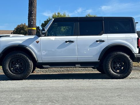 Used 2025 Ford Bronco Badlands AWD/4WD image 3