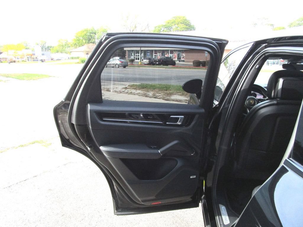 Used 2019 Porsche Cayenne AWD/4WD image 36