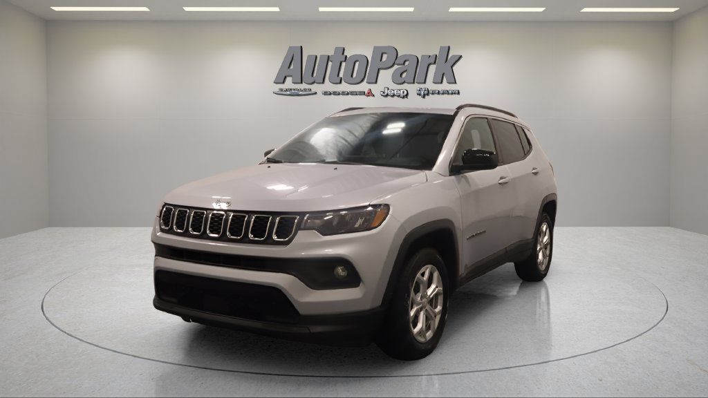 Certified 2024 Jeep Compass Latitude AWD/4WD image 3