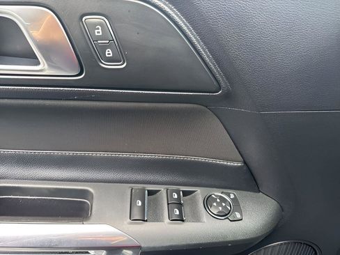 Used 2019 Ford Mustang Convertible image 20