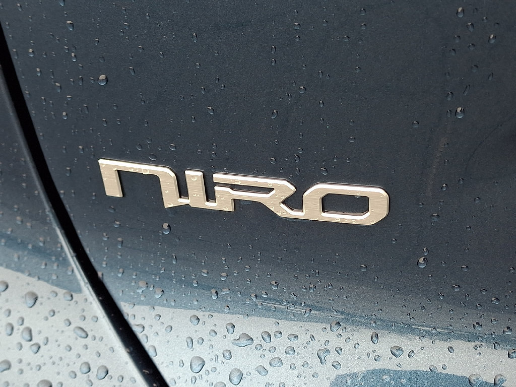 Certified 2025 Kia Niro EX w/ EX Cold Weather Package FWD image 31