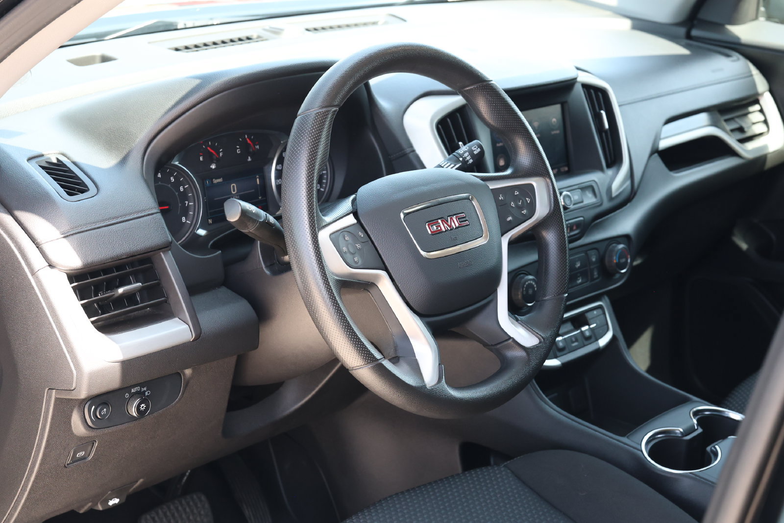 Used 2024 GMC Terrain SLE AWD/4WD image 12