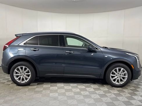 Used 2019 Cadillac XT4 Luxury w/ Cold Weather Package image 6