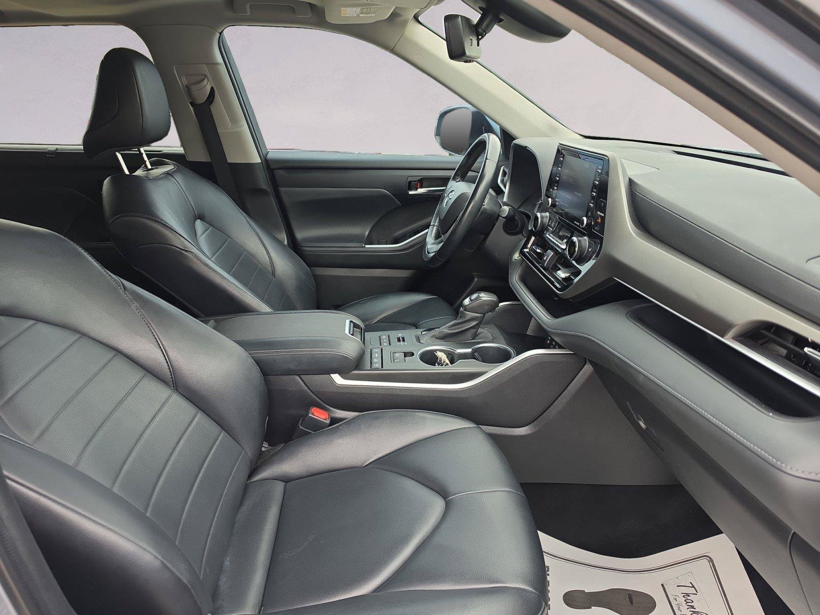 Used 2022 Toyota Highlander XLE AWD/4WD image 15