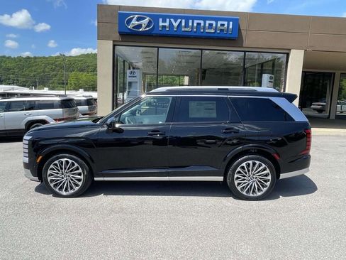 New 2026 Hyundai Palisade Calligraphy FWD image 2