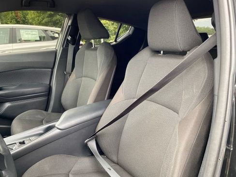 Used 2019 Toyota C-HR LE FWD image 11
